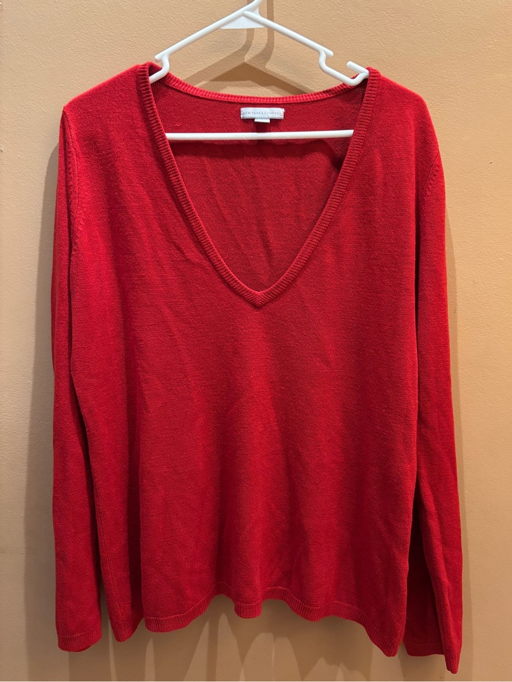 New York and Company Red Blunging V Neck Long Sleeve Sweater Size XL